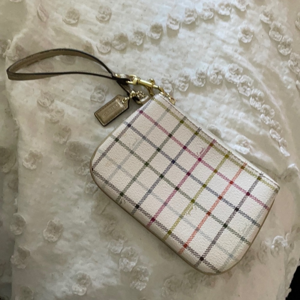 Coach wristlet in perfect condition